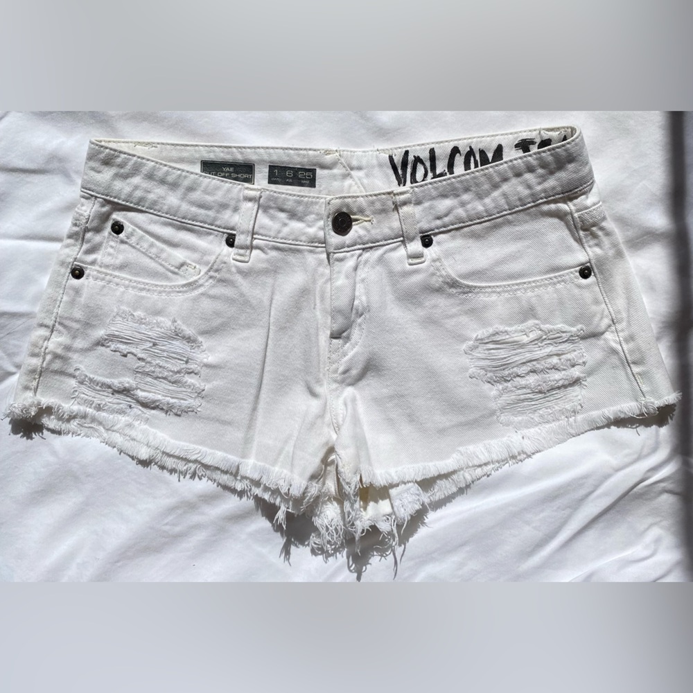 Volcom Women’s Shorts Size 1 (25) White